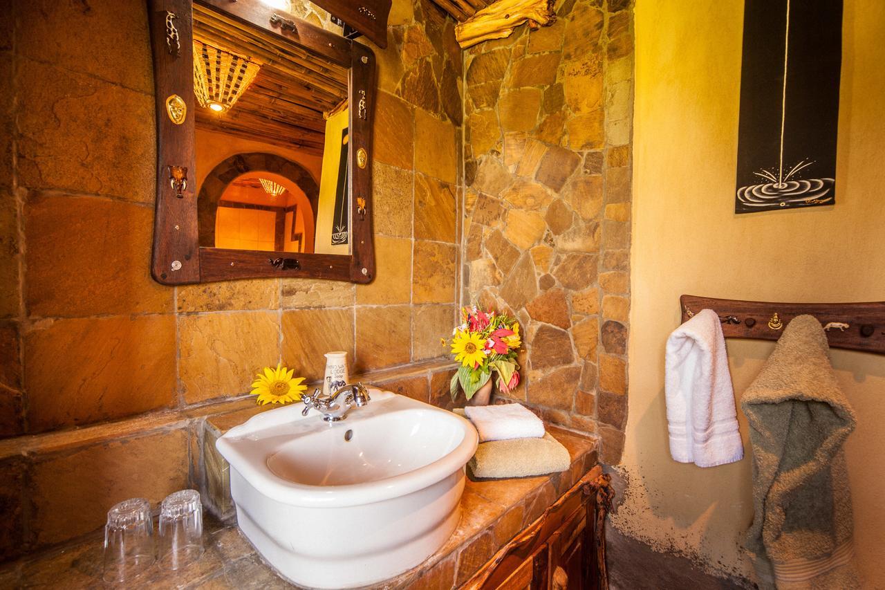 Rhino Watch Safarilodge Mweiga Room photo